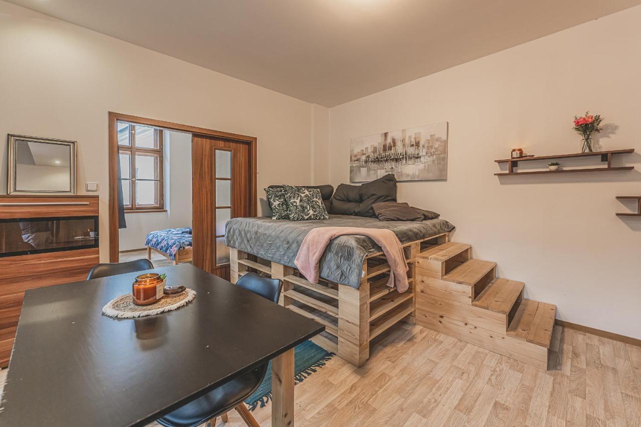Carolina'S Central Apartment Hradec Králové Екстериор снимка