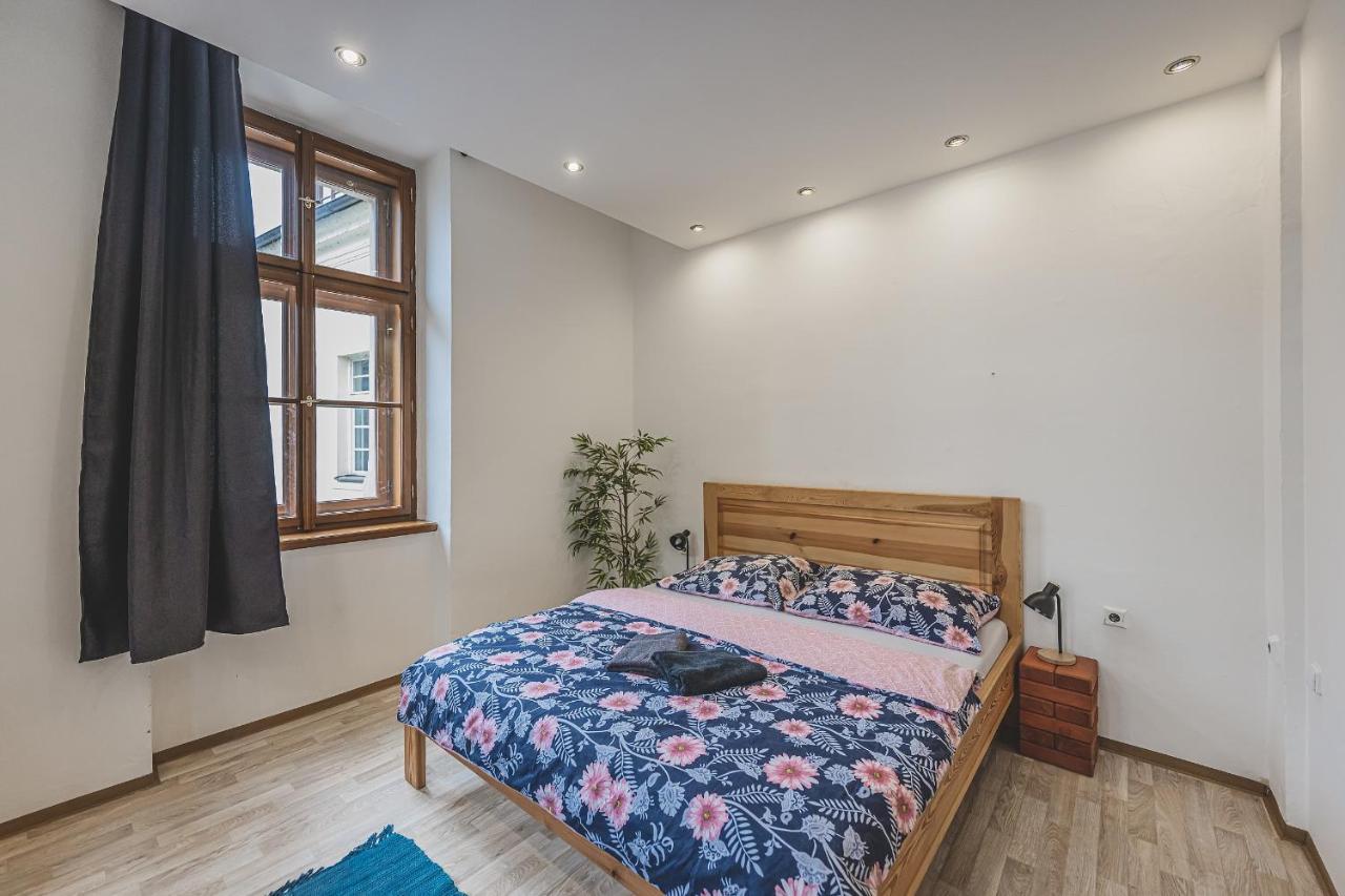 Carolina'S Central Apartment Hradec Králové Екстериор снимка