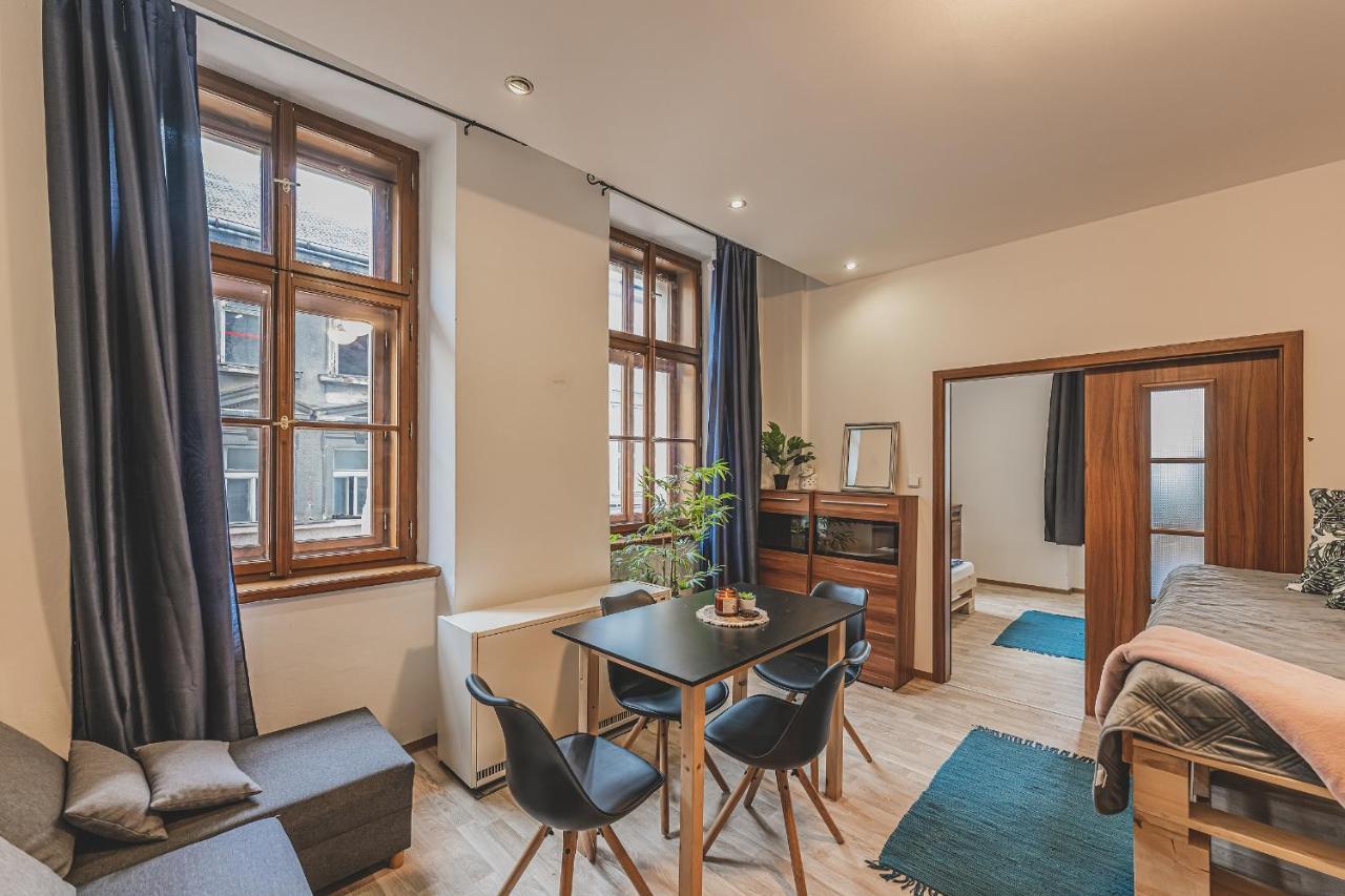 Carolina'S Central Apartment Hradec Králové Екстериор снимка