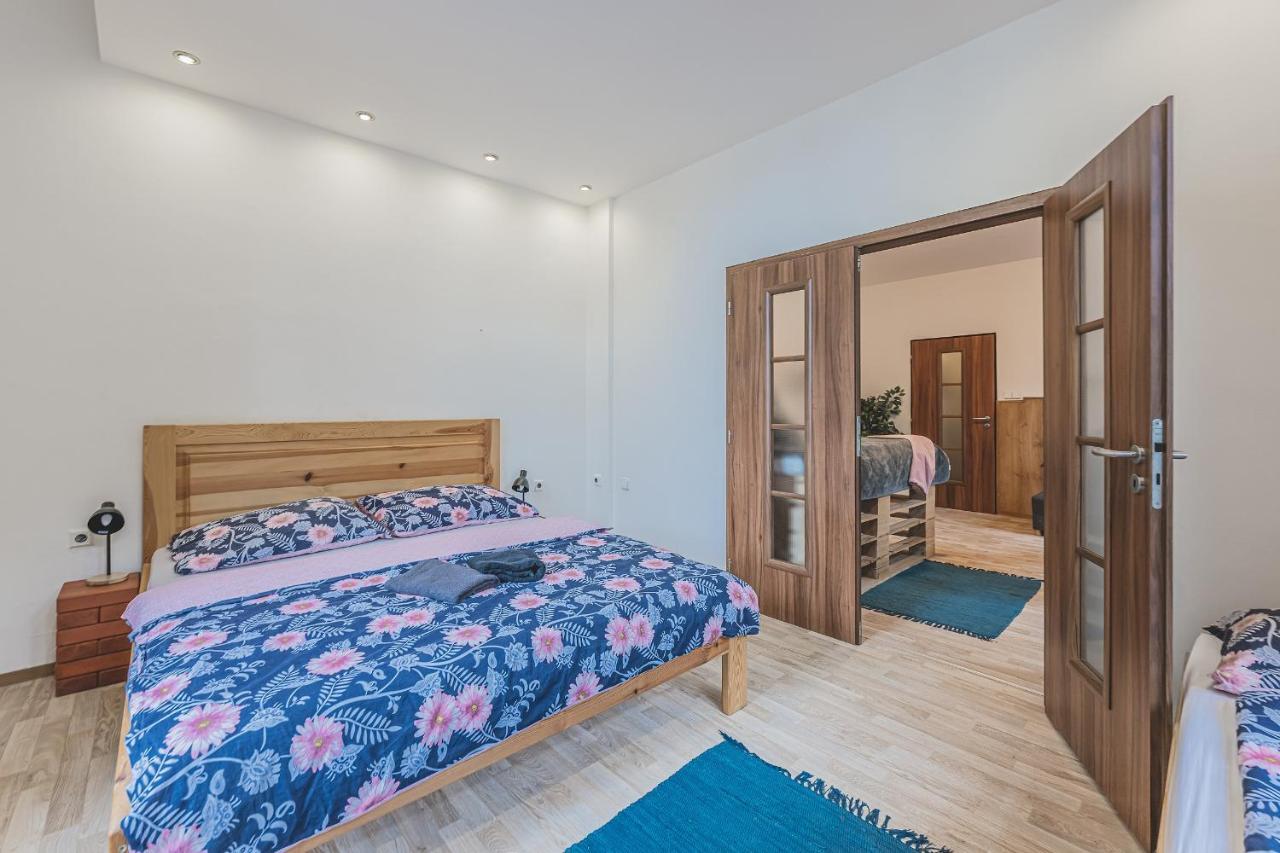 Carolina'S Central Apartment Hradec Králové Екстериор снимка